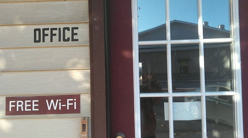 Maple Leaf Motel - Vintage Postcard (newer photo)